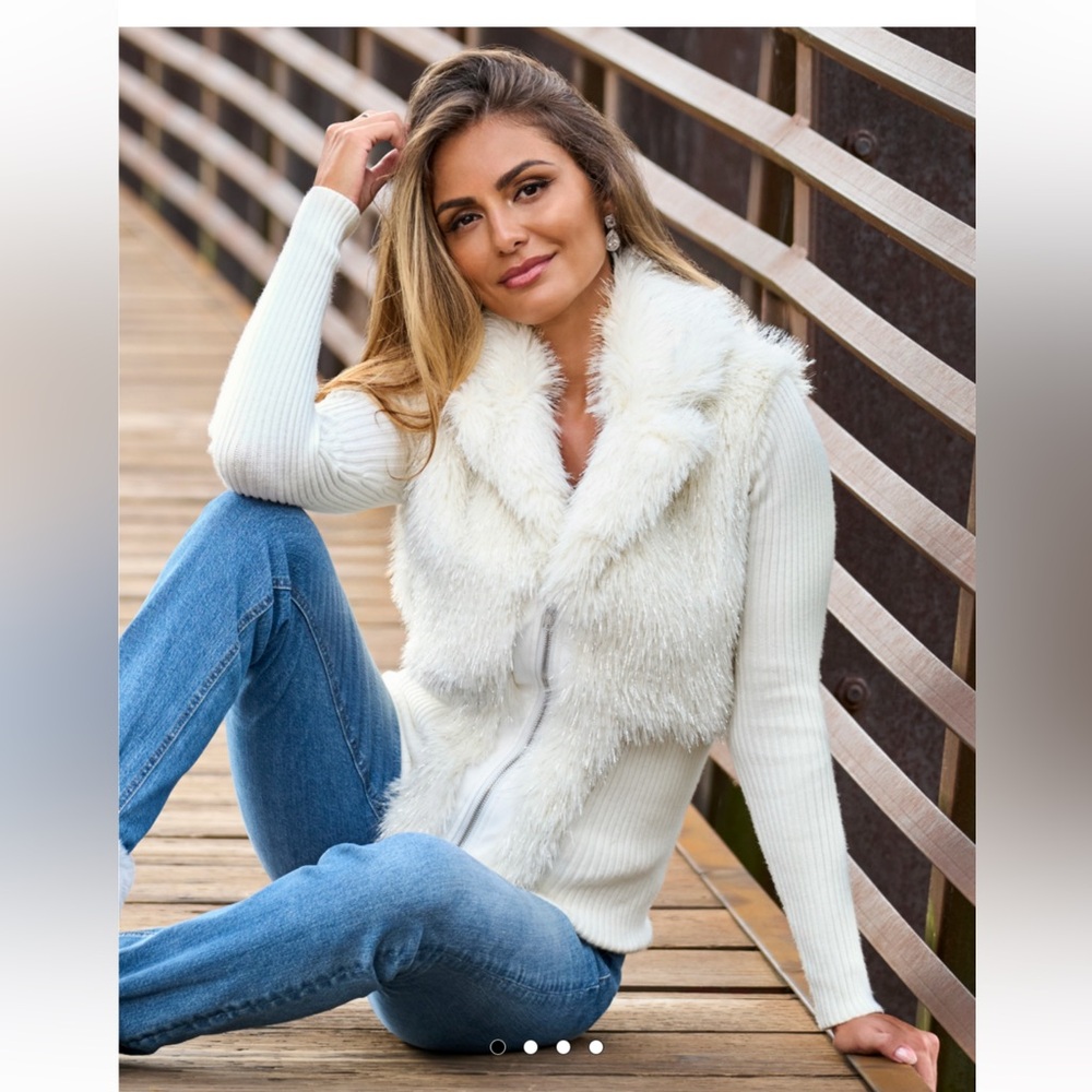 Boston Proper Cream Sweater with Fur Lining